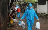 Một ngày ở khu vực cách ly ngõ 165 Cầu Giấy